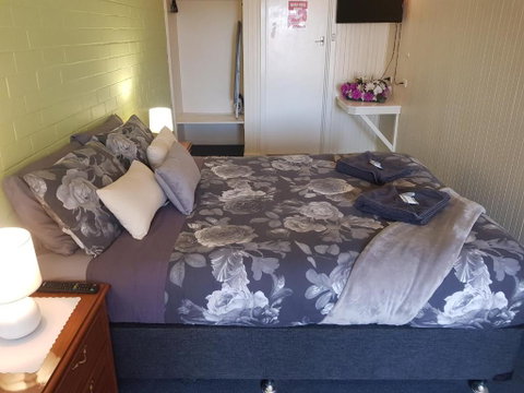 Whyalla Country Inn Motel - Sydneys Hotel 3