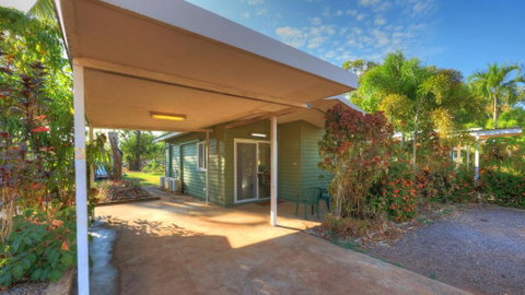 Batchelor Holiday Park - Sydneys Hotel 3