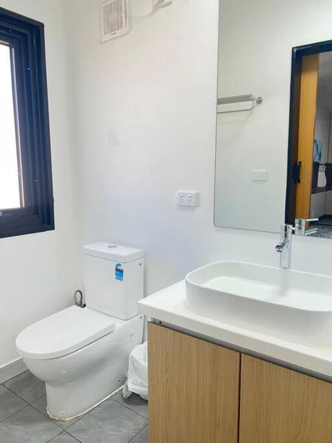 House In The Bush - Sydneys Hotel 2