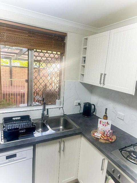 Queen Of The Desert Villa Secure & Gated 2 Bdrm Home - Sydneys Hotel 2