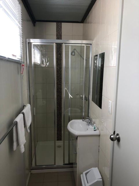 River Bend Caravan Park - Sydneys Hotel 2
