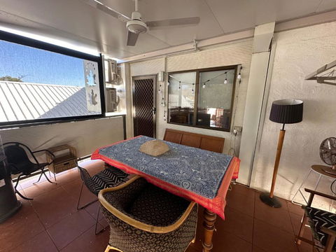 Secure Bush Sanctuary - Sydneys Hotel 1