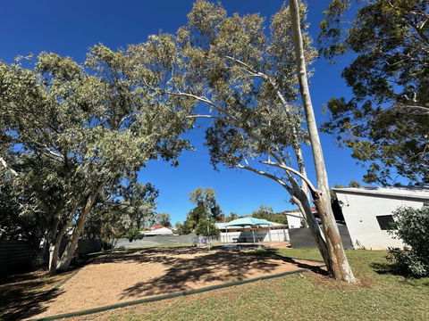 Secure Bush Sanctuary - Sydneys Hotel 2
