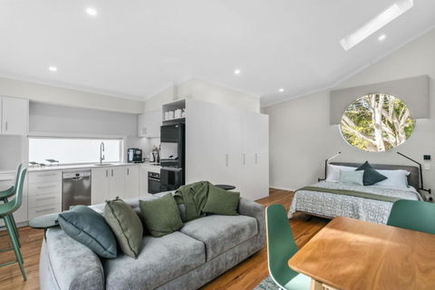 WILL56 - Gumtree Studio - Sydneys Hotel 0