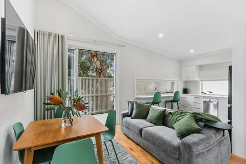 WILL56 - Gumtree Studio - Sydneys Hotel 1