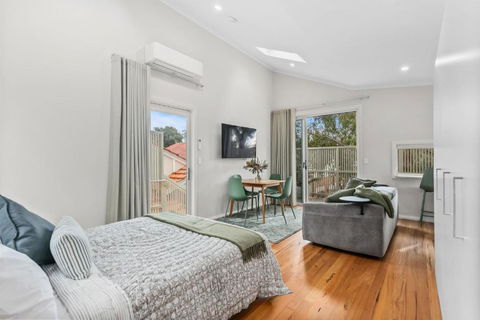 WILL56 - Gumtree Studio - Sydneys Hotel 2