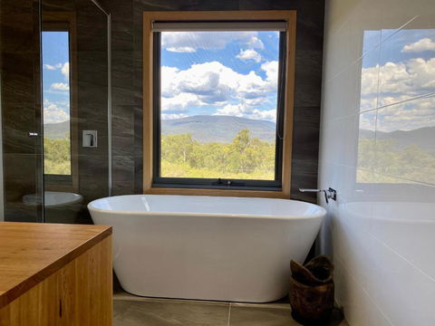 Yarra Valley Country Escape - Sydneys Hotel 1