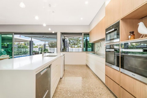 ZenLux Massive 5-BR Holiday Home - Pool - BBQ - Sydneys Hotel 1