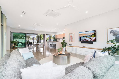 ZenLux Massive 5-BR Holiday Home - Pool - BBQ - Sydneys Hotel 2