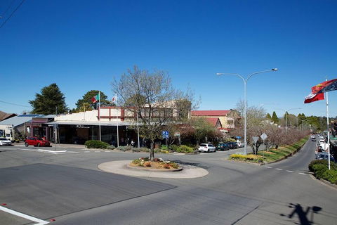 Private Blue Mountains Escape The Crowds SUV Tour - Sydneys Hotel 4