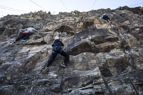 Rock Climbing At The Kangaroo Point Cliffs In Brisbane - Sydneys Hotel 4