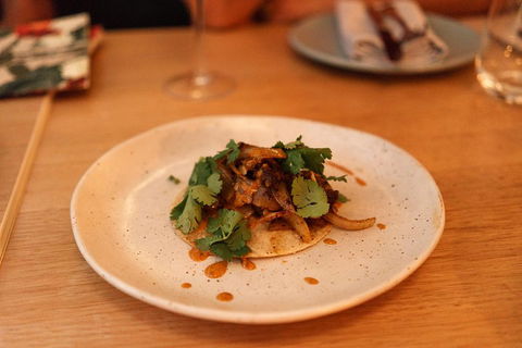 Drinks & Bites In Potts Point Private Tour - Sydneys Hotel 5