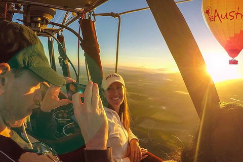Hot Air Ballooning Tour From Cairns - Sydneys Hotel 1