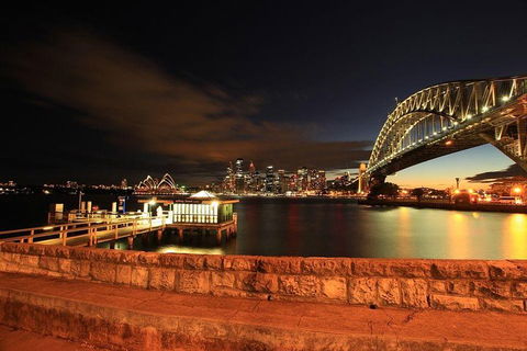 Sydney: Book A Local Host - Sydneys Hotel 1