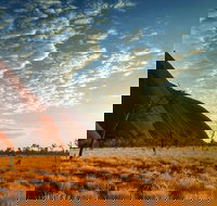 Highlights of Uluru Including Sunrise and Breakfast - Sydneys Hotel