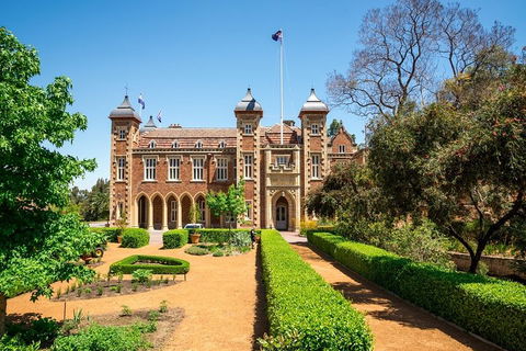 Perth Scavenger Hunt: Perched On A Swan - Sydneys Hotel 0