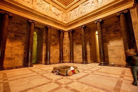 Shrine Cultural Guided Tour In Melbourne - Sydneys Hotel 4